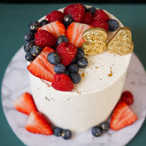 Torte mit frischen Beeren