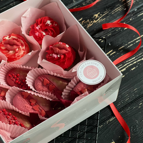 Geschenkbox "Liebe in jedem Bissen" (Cupcakes und Cake Sicles)